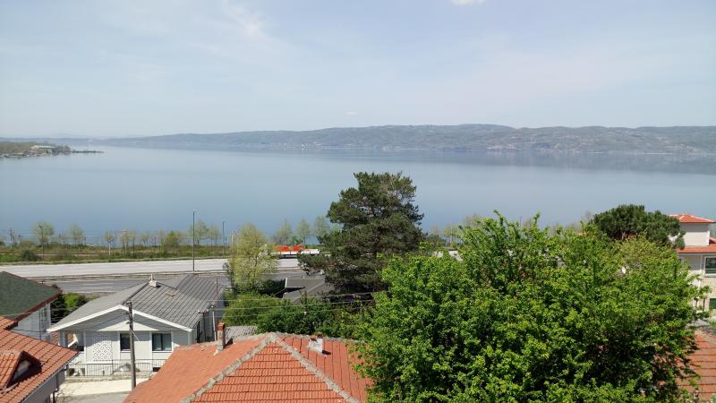 Sapanca da satılık göl manzaralı bahçeli müstakil ev Satılık Bina