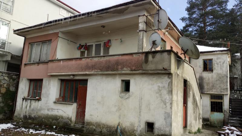 Sapanca da satılık göl manzaralı bahçeli müstakil ev Satılık Bina